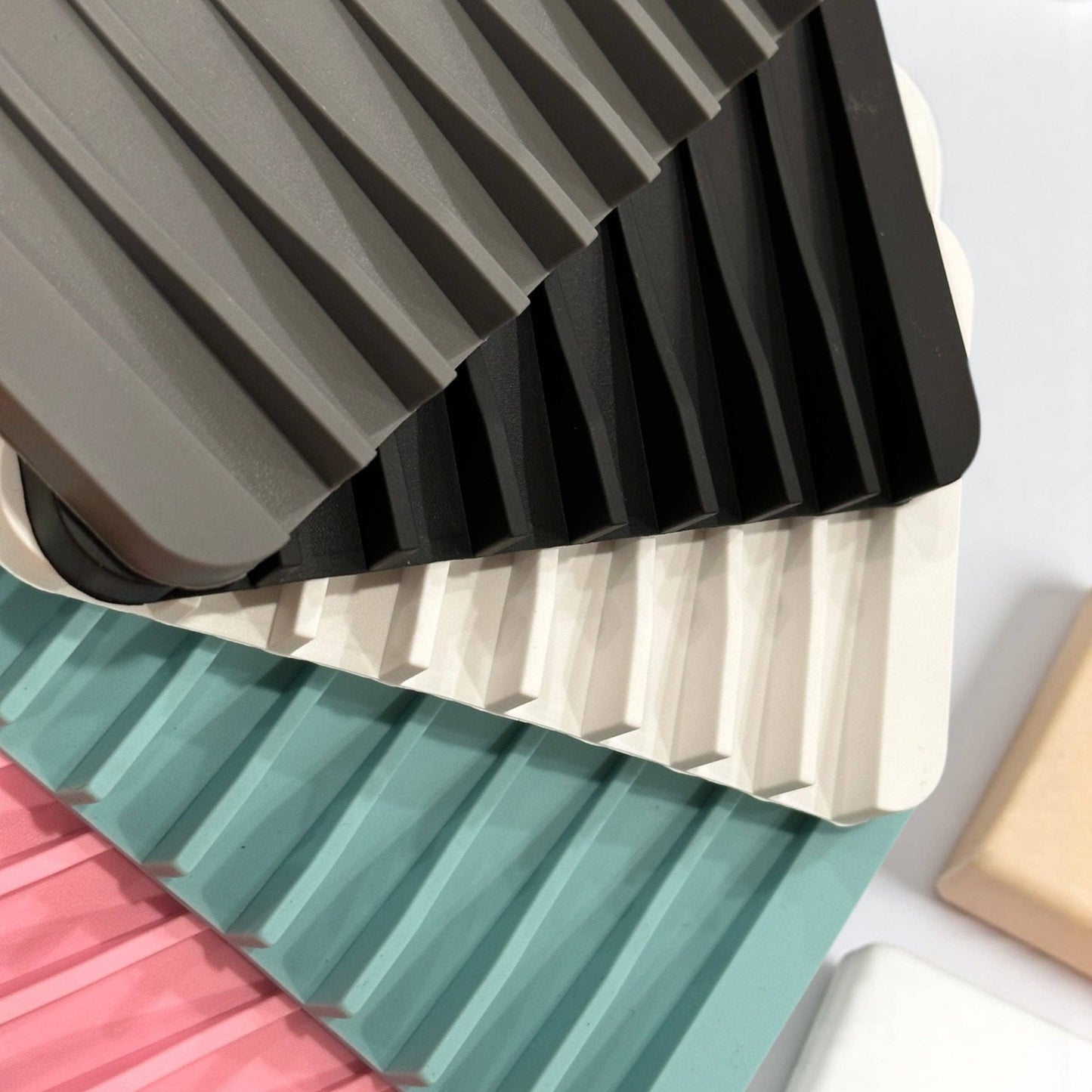 Self Draining Silicone Soap Dish: Modern Waterfall Design